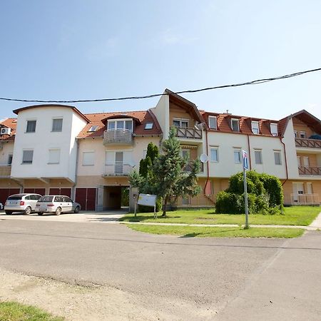 Zoli Apartmanok-Timi Koelcsey 34-36 Hajdúszoboszló 外观 照片