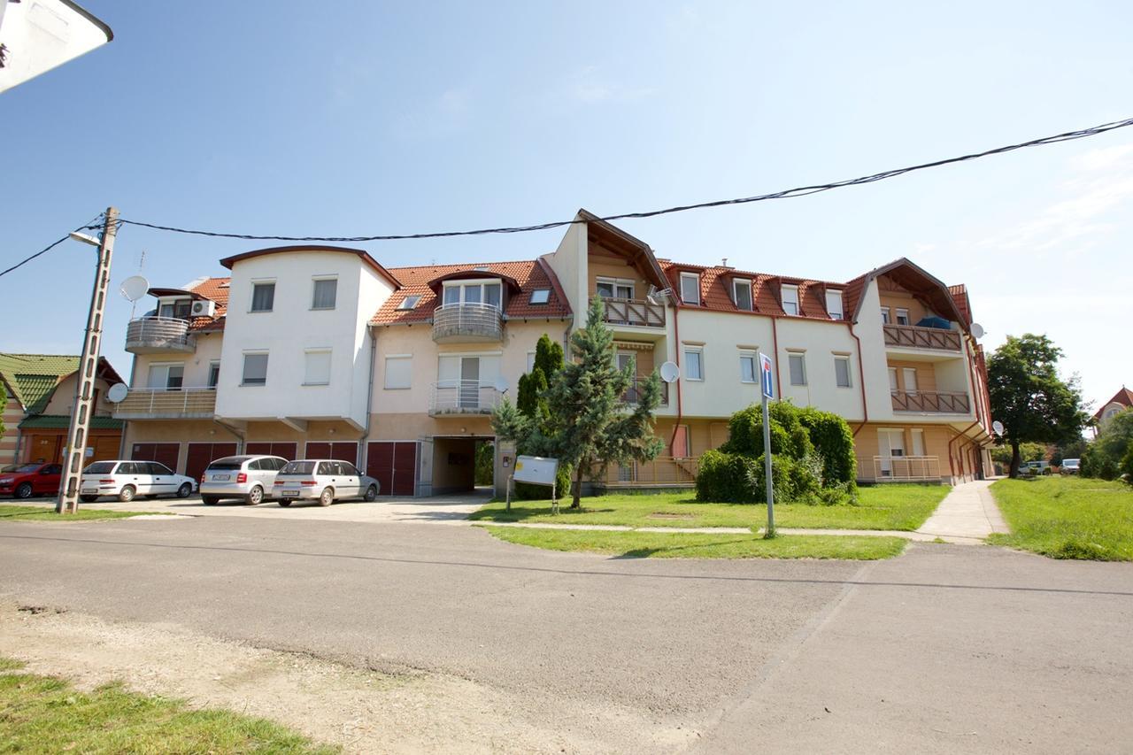 Zoli Apartmanok-Timi Koelcsey 34-36 Hajdúszoboszló 外观 照片