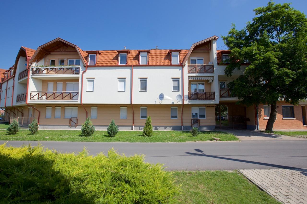 Zoli Apartmanok-Timi Koelcsey 34-36 Hajdúszoboszló 外观 照片