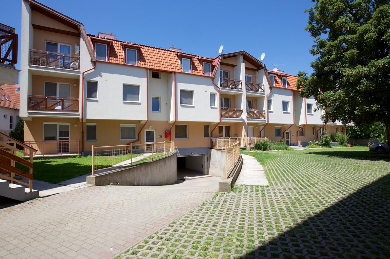 Zoli Apartmanok-Timi Koelcsey 34-36 Hajdúszoboszló 外观 照片